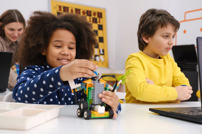 coding summer camp - Kids learning coding