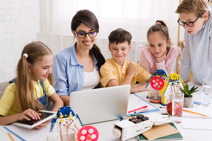 summer camp - Kids learning about computers